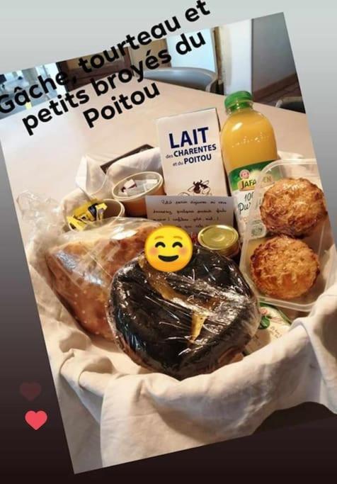 Pamproux Gite Bin Benaise Draps Et Serviettes Compris מראה חיצוני תמונה