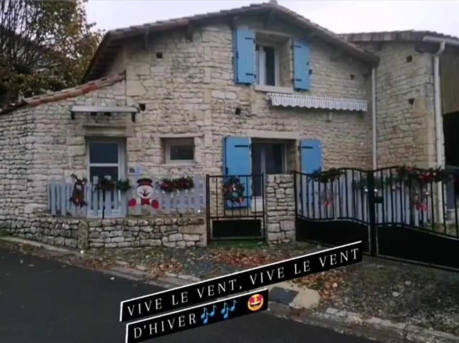 Pamproux Gite Bin Benaise Draps Et Serviettes Compris מראה חיצוני תמונה