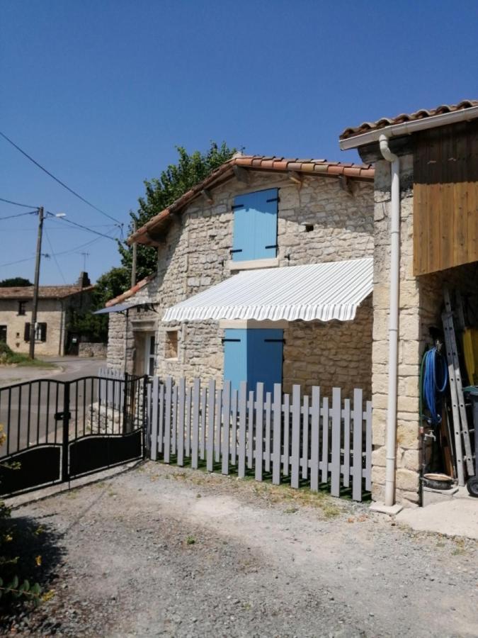 Pamproux Gite Bin Benaise Draps Et Serviettes Compris מראה חיצוני תמונה